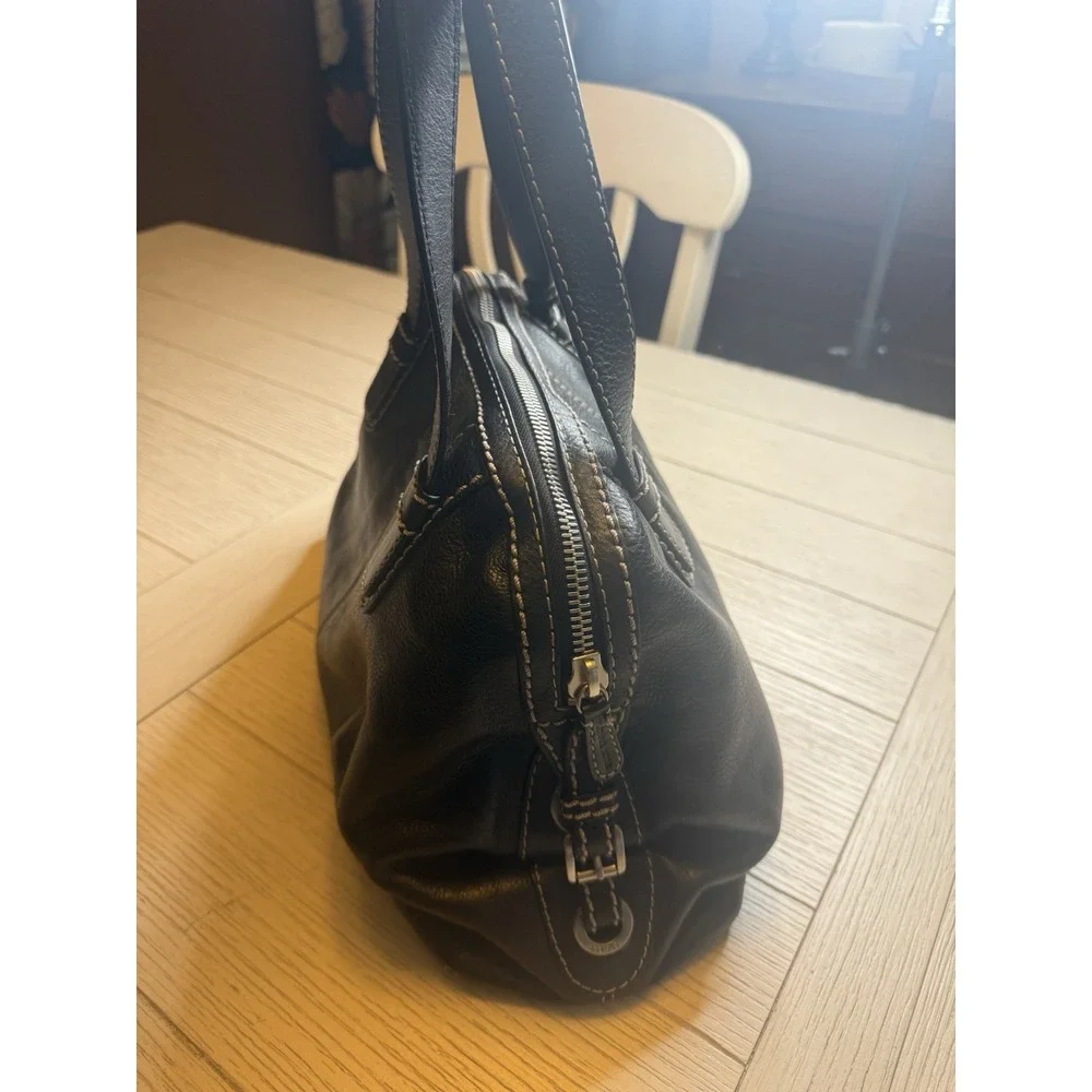 MichaelKors Black Leather Shoulder Bag W/Contrast Stitching,Zip Close. 16